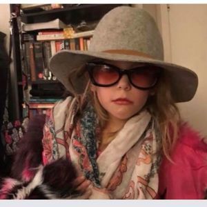 Meet your Posher, Kelly